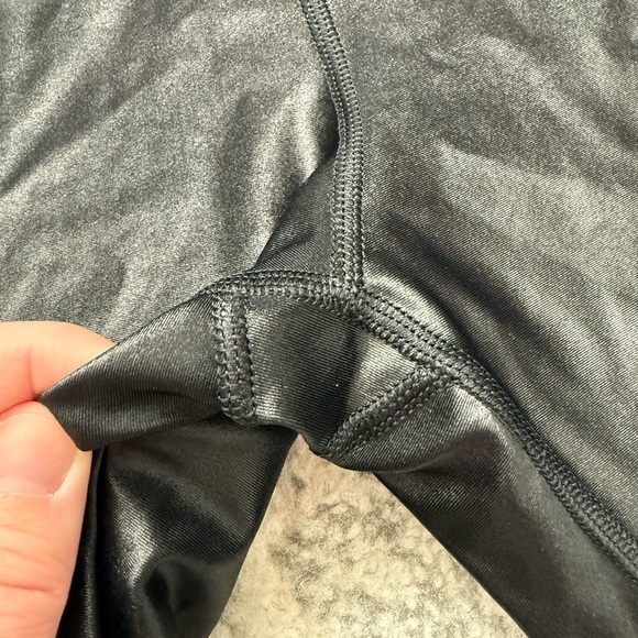 Alo Black Leggings - Picture 3 of 9